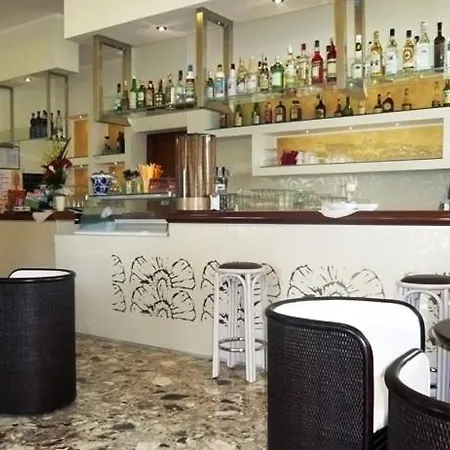 Astoria Отель Бибионе