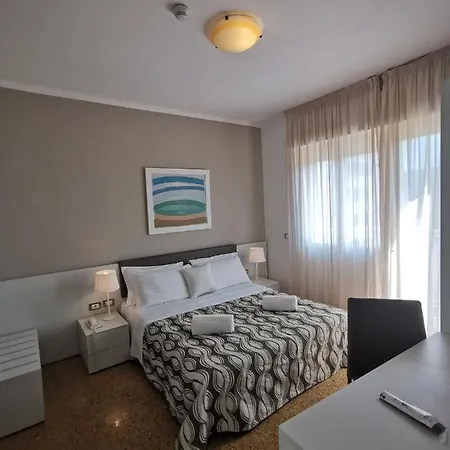 Отель Astoria 3*