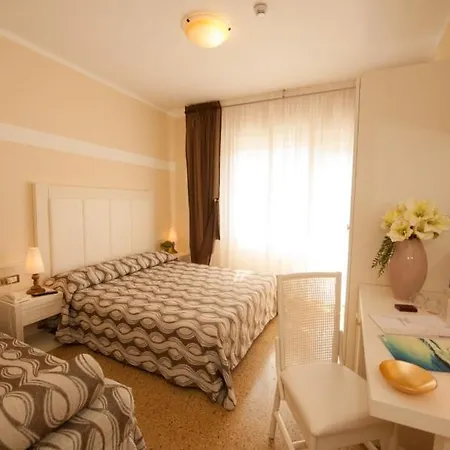 Astoria Отель Бибионе