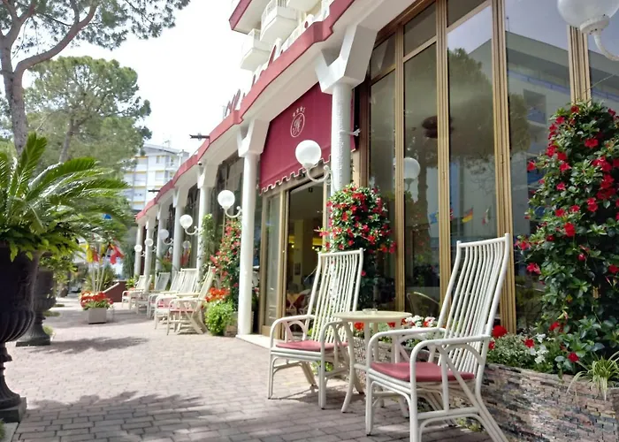 Astoria Hotel 3*